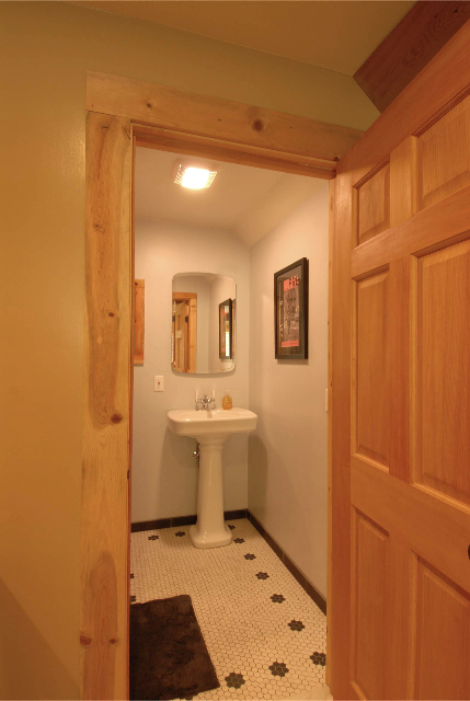 1_Up Bath__3Bed 3Bath Siskiyou Vacation Home_McCloud Vacation Home_California Vacation Home_www.McCloudVacationHome.com_Vacation Home in McCloud California_Mt. Shasta Vacation Home_Mt. Shasta Ski Park_Northern