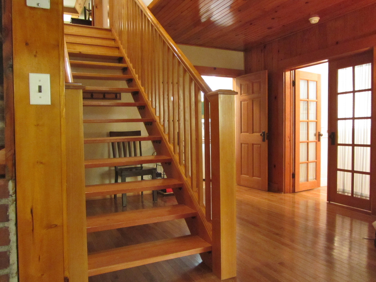 1_Stairs Up_3Bed 3Bath CA Vacation Home_McCloud Vacation Home_California Vacation Home_www.McCloudVacationHome.com_Vacation Home in McCloud California_Mt. Shasta Vacation Home_Mt. Shasta Ski Park_Norther