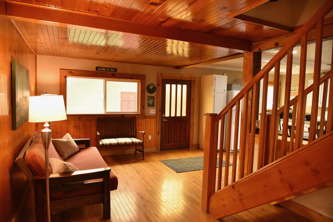 Den_3Bed 3Bath Siskiyou Vacation Home_McCloud Vacation Home_California Vacation Home_www.McCloudVacationHome.com_Vacation Home in McCloud California_Mt. Shasta Vacation Home_Mt. Shasta Ski Park_Northern Cali