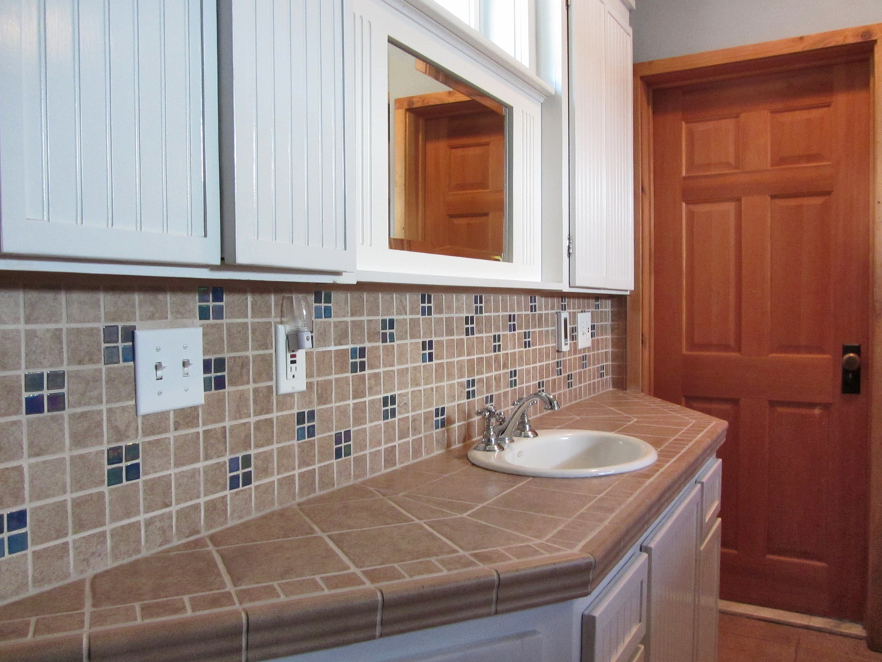 Jack & Jill Bath_3Bed 3Bath Calif Vacation Home_McCloud Vacation Home_California Vacation Home_www.McCloudVacationHome.com_Vacation Home in McCloud California_Mt. Shasta Vacation Home_Mt. Shasta Ski Park_Nor